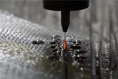In futuro i laminati termoplastici in fibra di carbonio potranno essere forat...