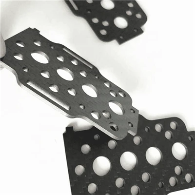 Come tagliare i materiali a base di resina in fibra di carbonio?