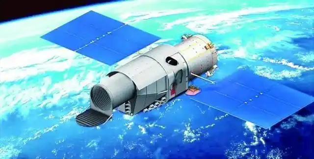 Fibra di carbonio nei pannelli solari della stazione spaziale