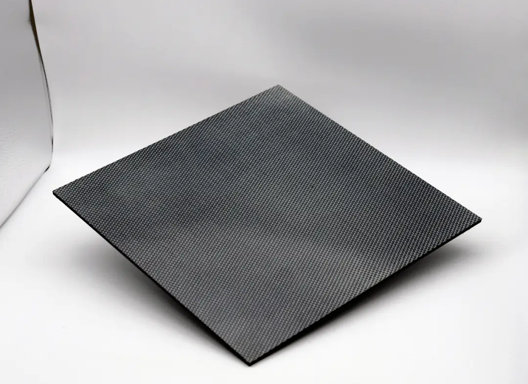Le applicazioni in espansione dei pannelli in fibra di carbonio termoplastico